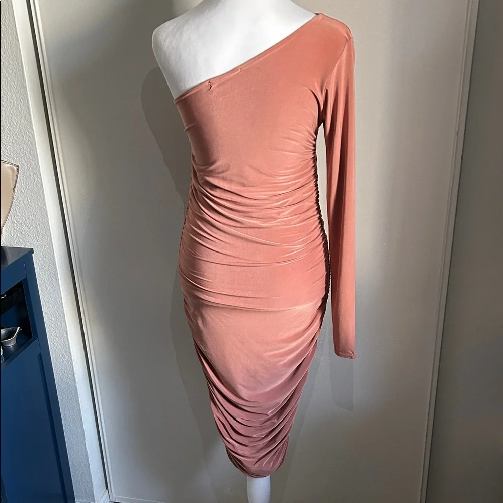 Missguided Maternity One-Shoulder Ruched Special Occasion Semi-Formal Midi Dress - Picture 5 of 11